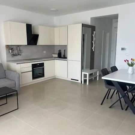 Kristina Lejlighed Komarna