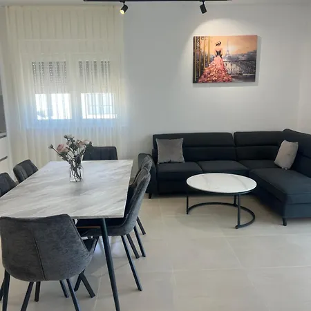 Kristina Lejlighed *