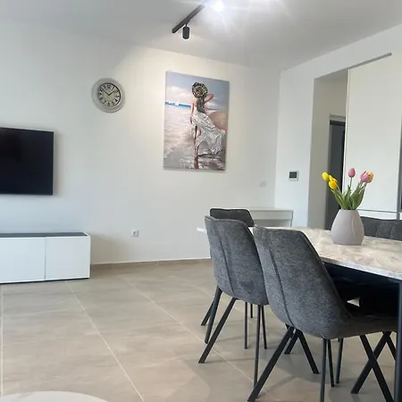 Kristina Lejlighed Komarna