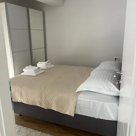 Kristina Lejlighed Komarna