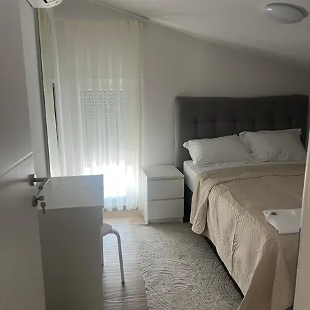 Kristina Lejlighed Komarna