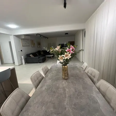 Kristina Lejlighed Komarna