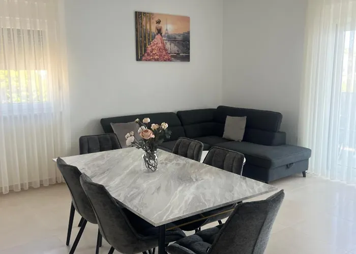 Kristina 코마르나