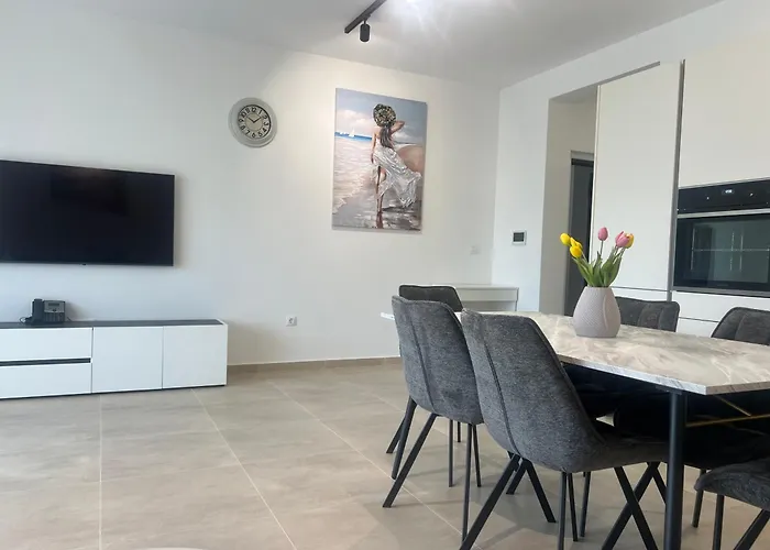 Kristina アパート コマルナ