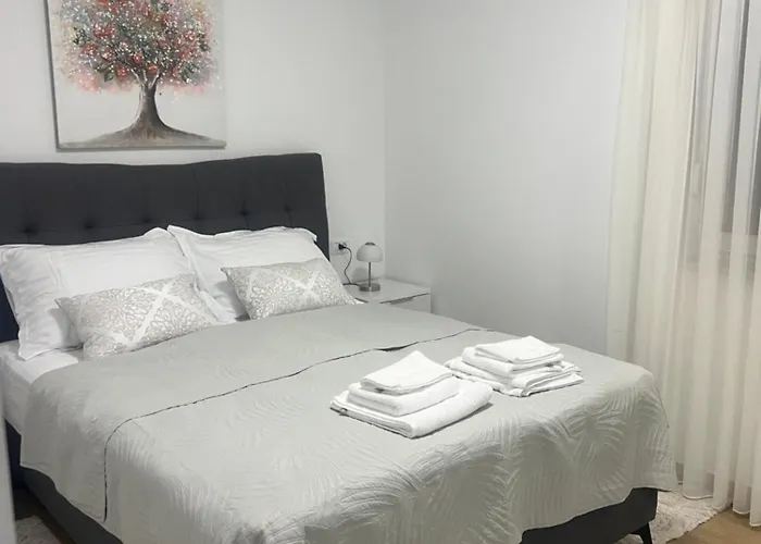 アパート Kristina コマルナ