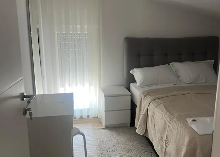 Kristina アパート コマルナ